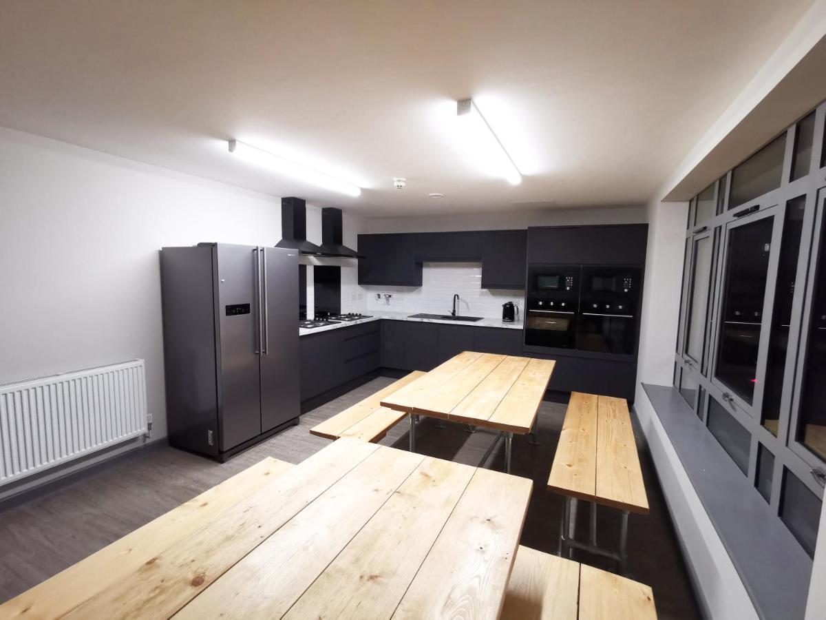 Cwtsh Hostel Swansea Exterior photo The kitchen at the new student village