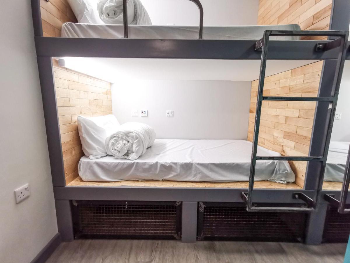 Cwtsh Hostel Swansea Exterior photo A bunk bed in a hostel