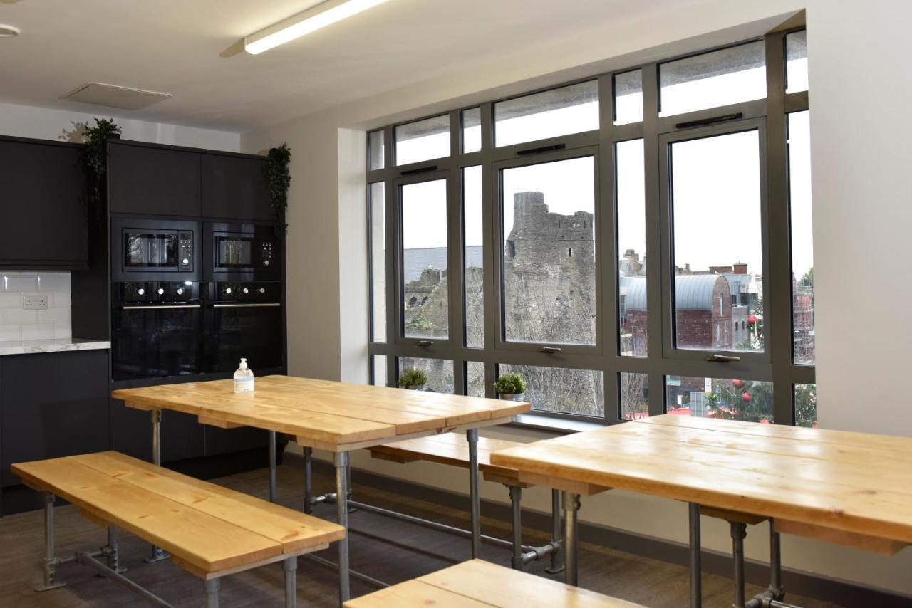 Cwtsh Hostel Swansea Exterior photo The kitchen area