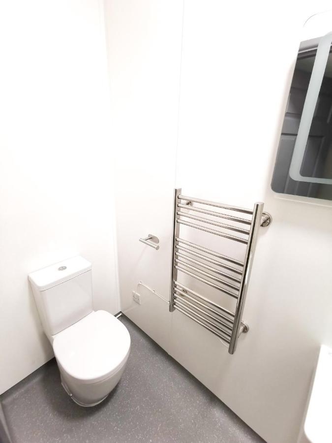 Cwtsh Hostel Swansea Exterior photo A heated towel rail