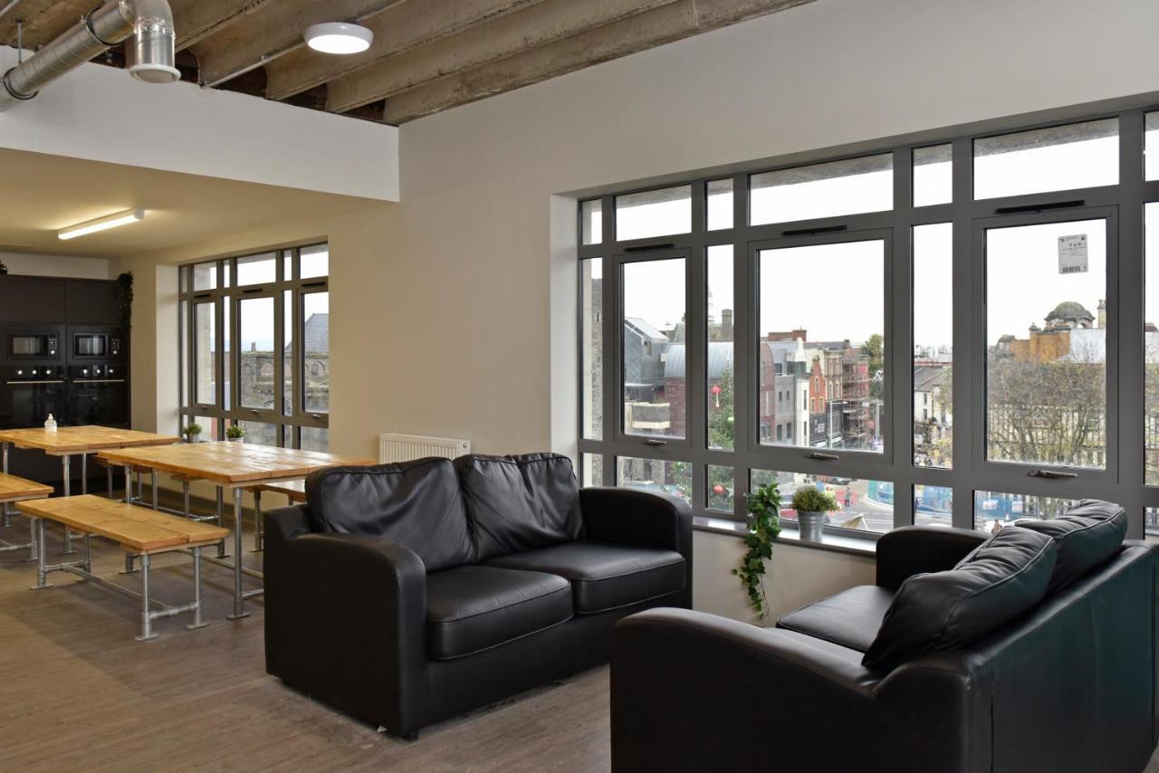 Cwtsh Hostel Swansea Exterior photo The common room at the University of East London