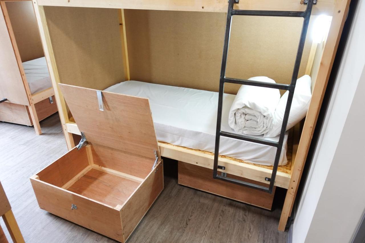 Cwtsh Hostel Swansea Exterior photo A bunk bed with storage underneath