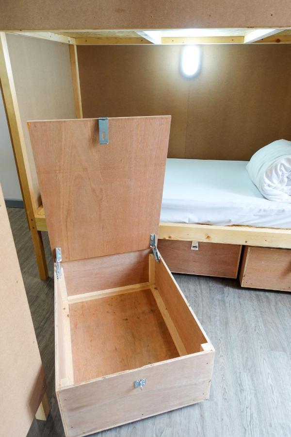 Cwtsh Hostel Swansea Exterior photo A storage box